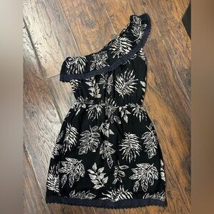 PIMKIE Dress On Shoulder Ruffle Black White Floral Dress Size Small <<<<<229>>>>